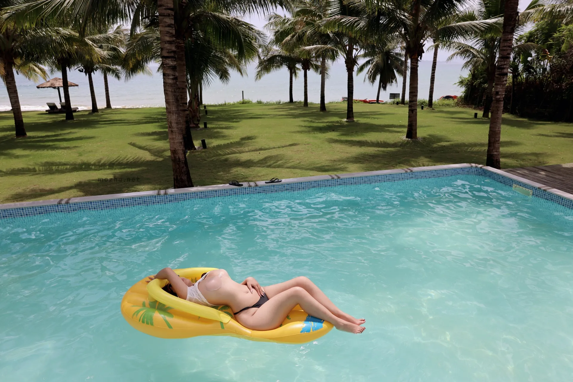 洁己u – 泳池浪漫【39P】